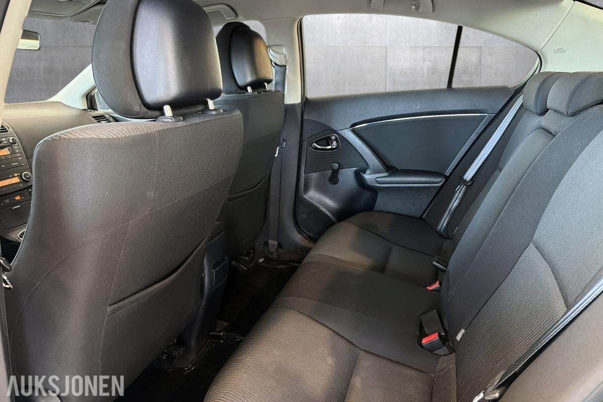 2009 Toyota Avensis 1.6 131 HK HENGERFESTE KLIMA SOMMER & VINTER