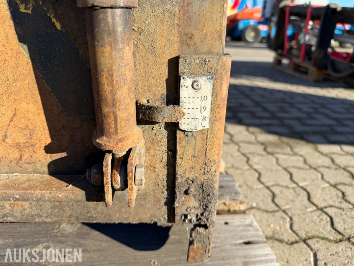 2002 Norico Asfaltutlegger/skuffe 1,6 t