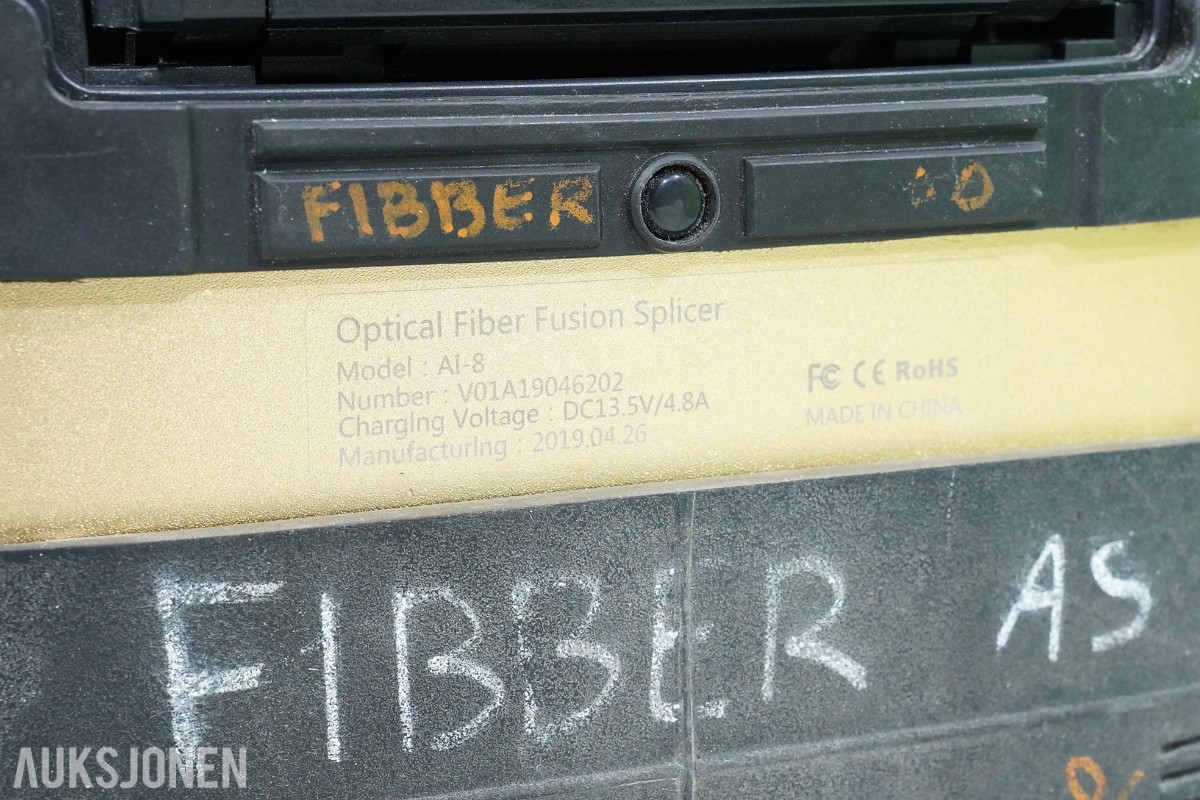 2019 Signal Fire AI-8 fiberskjøtemaskin med fiberkutter og tilbehør