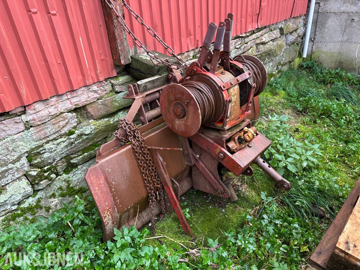 Igland 3000/2 Skogsvinsj, dobbel trommel til traktor