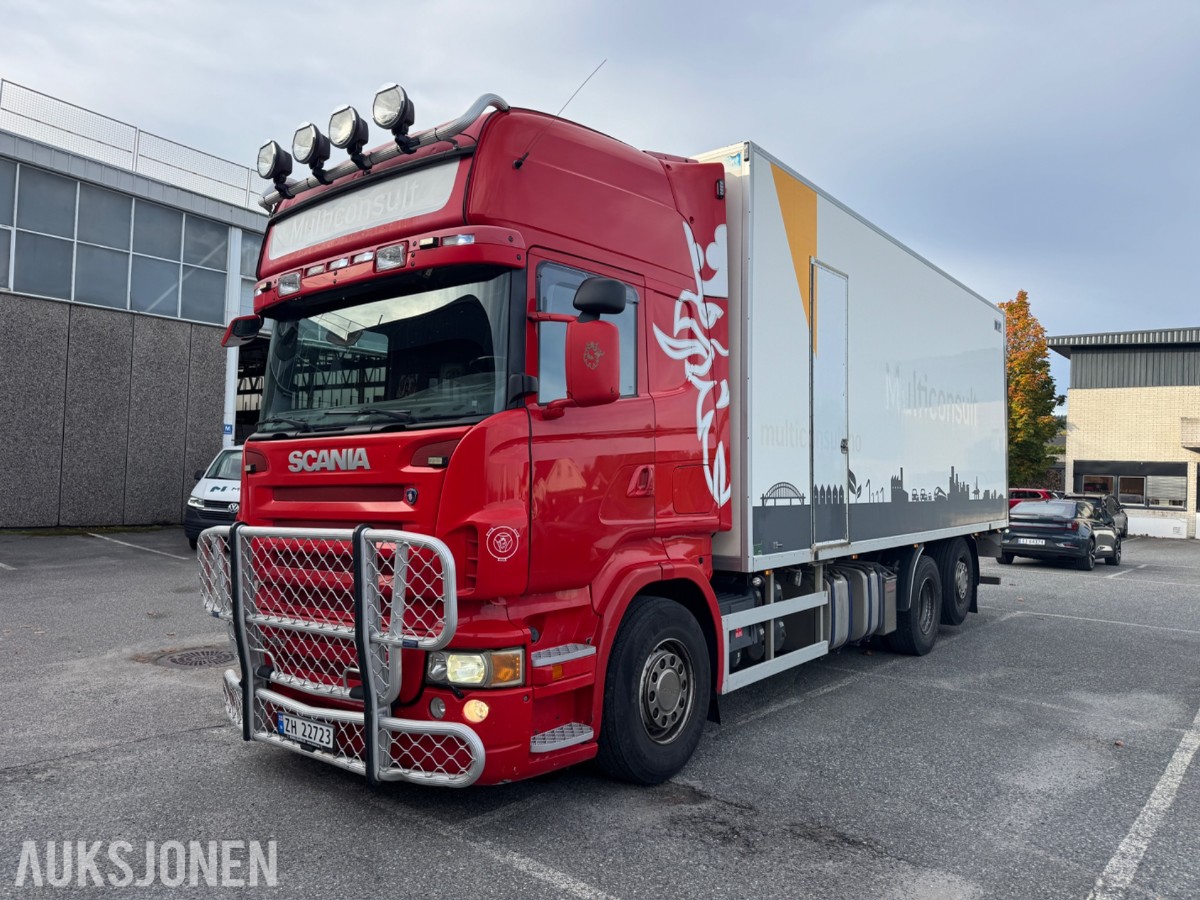 Scania R 480 skapbil med bakløfter, Opticruise, ryggekamera og hengerfeste