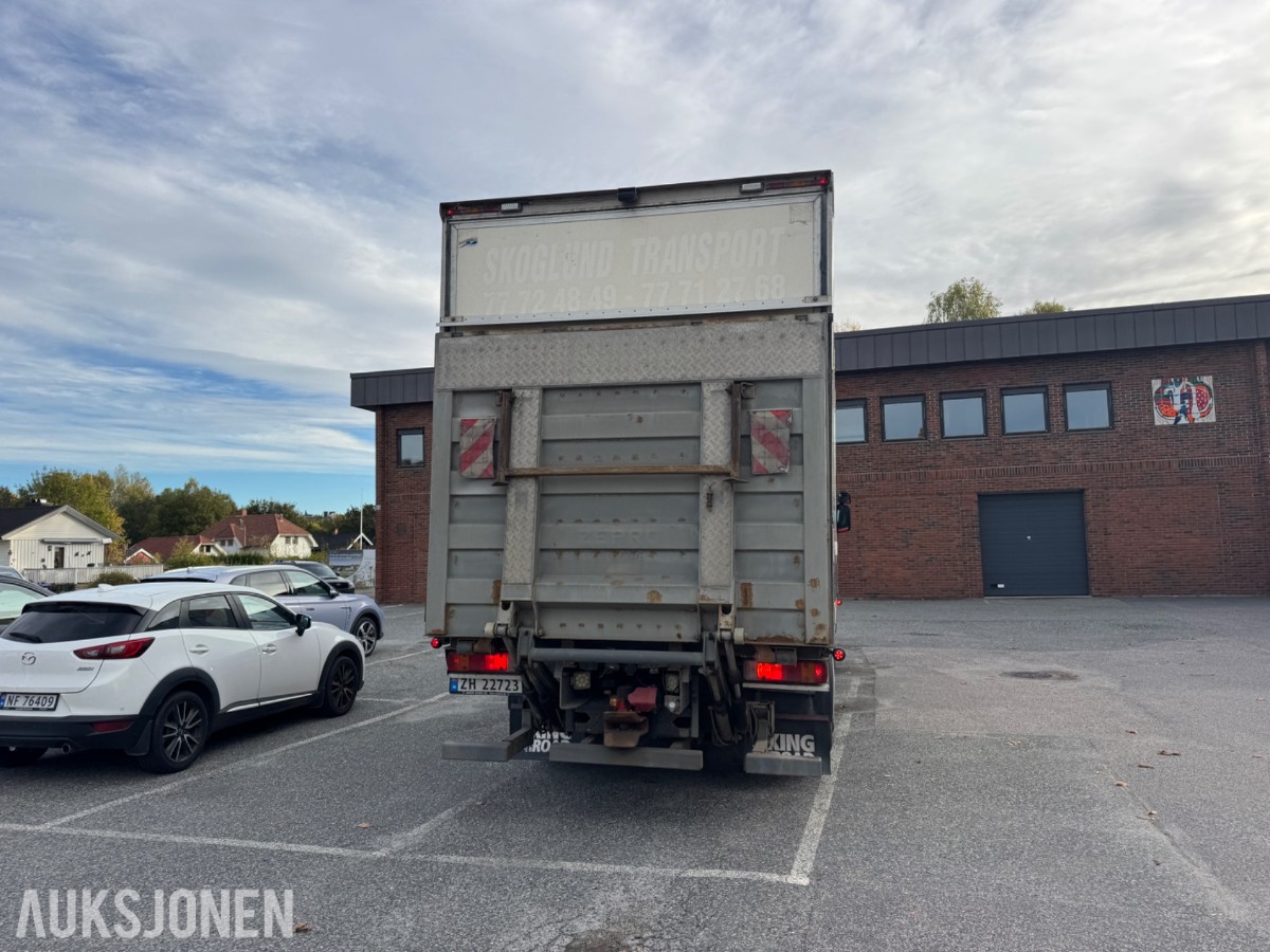 Scania R 480 skapbil med bakløfter, Opticruise, ryggekamera og hengerfeste