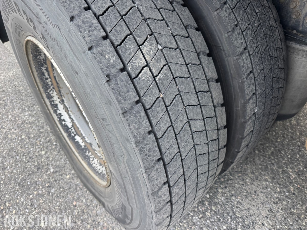 Scania R 480 skapbil med bakløfter, Opticruise, ryggekamera og hengerfeste