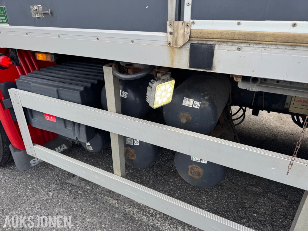Scania R 480 skapbil med bakløfter, Opticruise, ryggekamera og hengerfeste