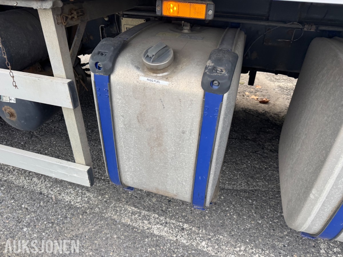 Scania R 480 skapbil med bakløfter, Opticruise, ryggekamera og hengerfeste