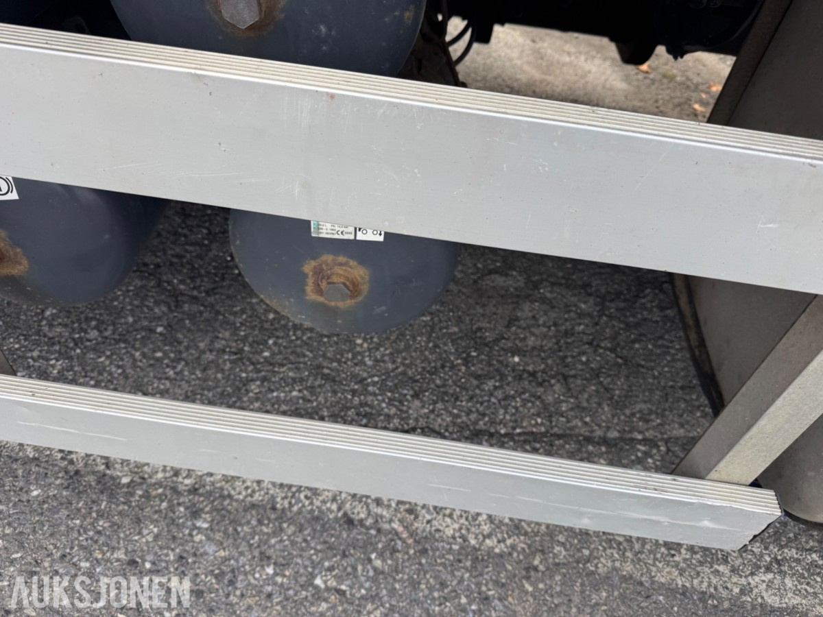 Scania R 480 skapbil med bakløfter, Opticruise, ryggekamera og hengerfeste