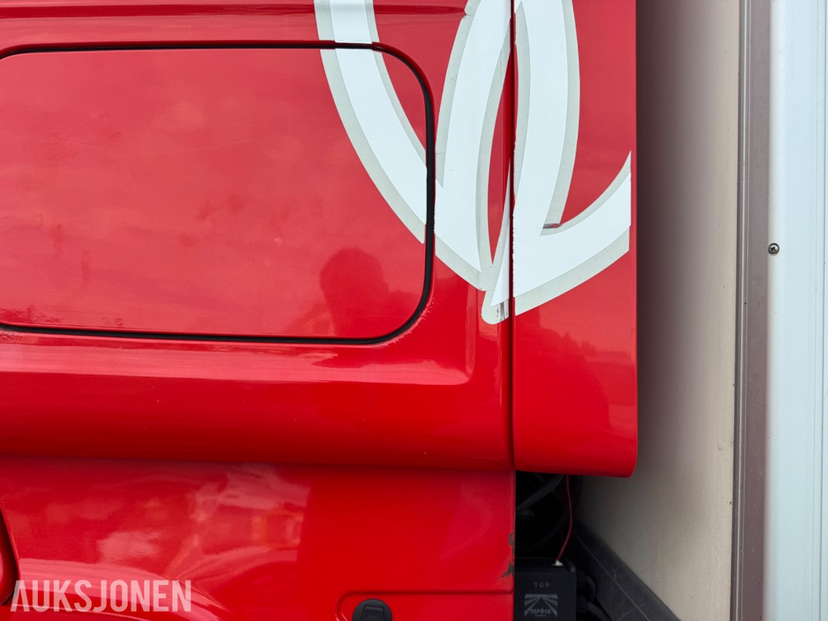 Scania R 480 skapbil med bakløfter, Opticruise, ryggekamera og hengerfeste