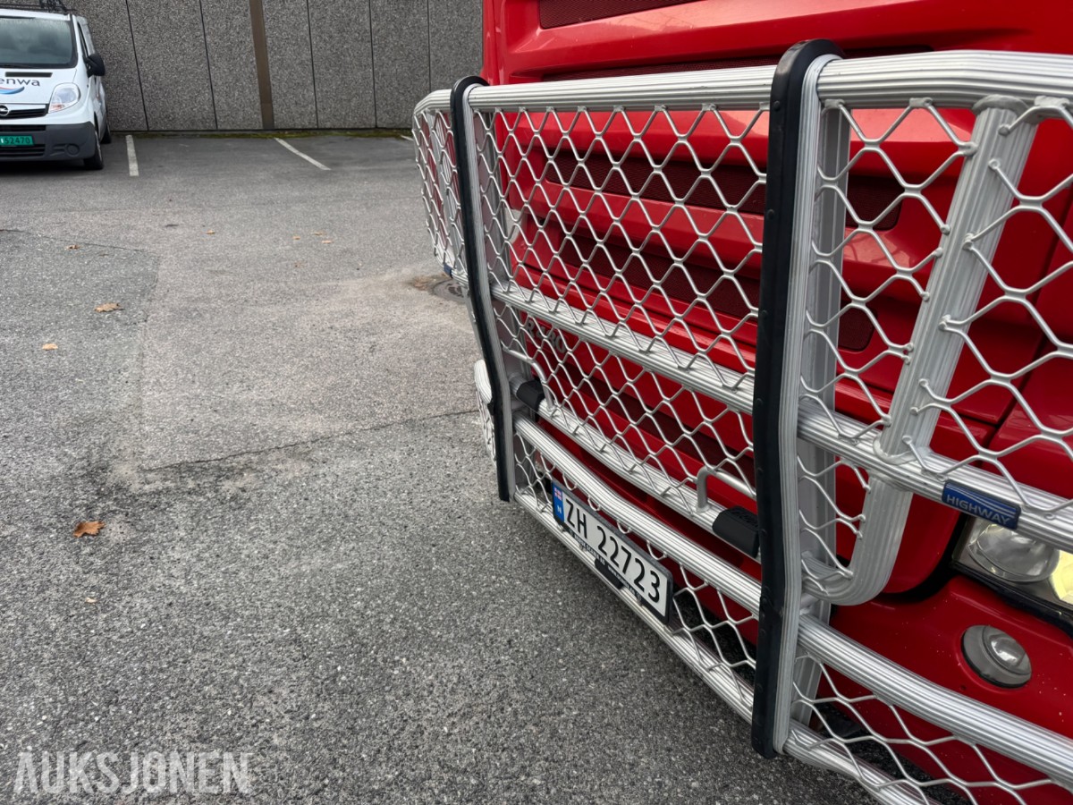 Scania R 480 skapbil med bakløfter, Opticruise, ryggekamera og hengerfeste