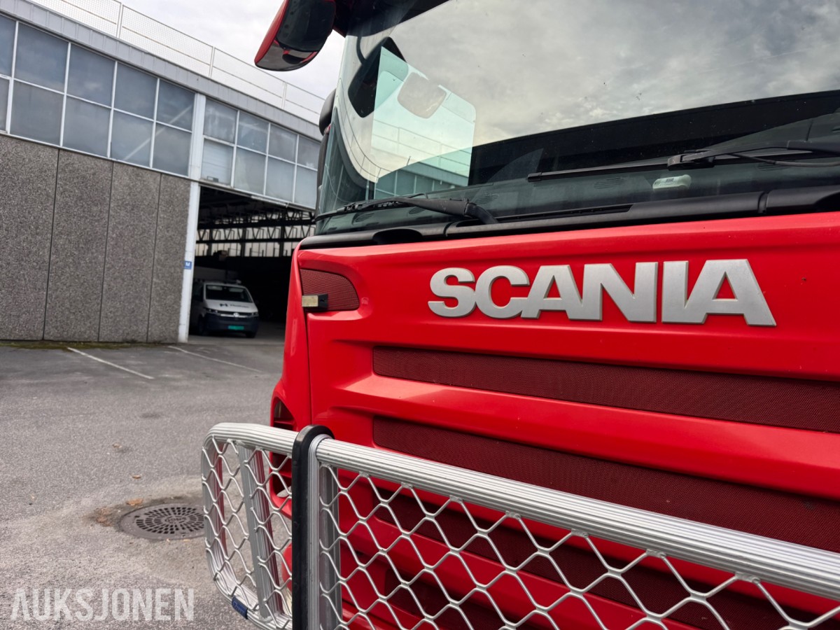 Scania R 480 skapbil med bakløfter, Opticruise, ryggekamera og hengerfeste