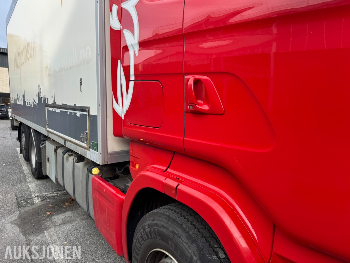 Scania R 480 skapbil med bakløfter, Opticruise, ryggekamera og hengerfeste