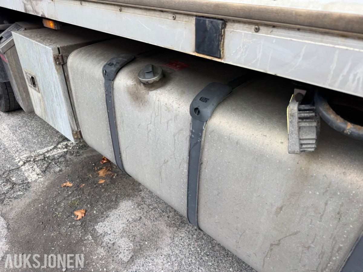 Scania R 480 skapbil med bakløfter, Opticruise, ryggekamera og hengerfeste