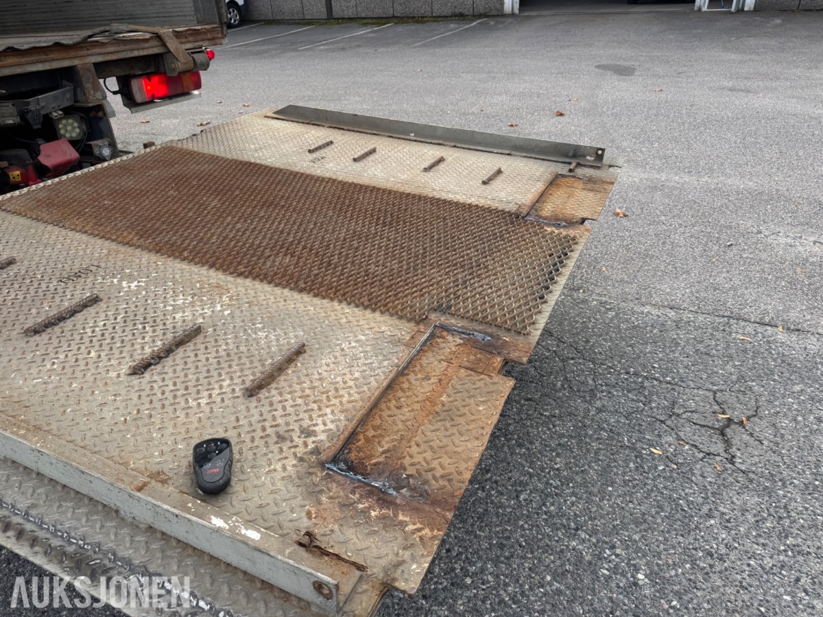 Scania R 480 skapbil med bakløfter, Opticruise, ryggekamera og hengerfeste