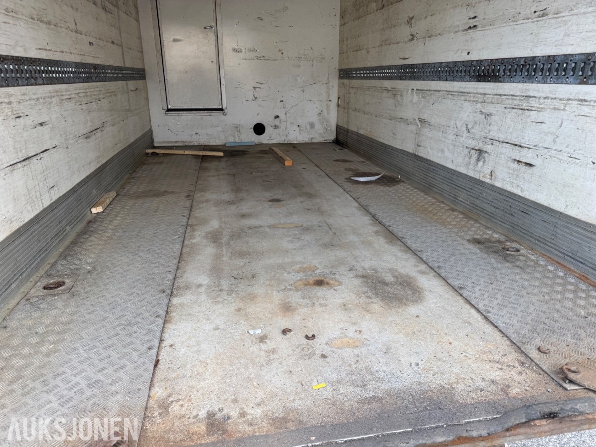 Scania R 480 skapbil med bakløfter, Opticruise, ryggekamera og hengerfeste
