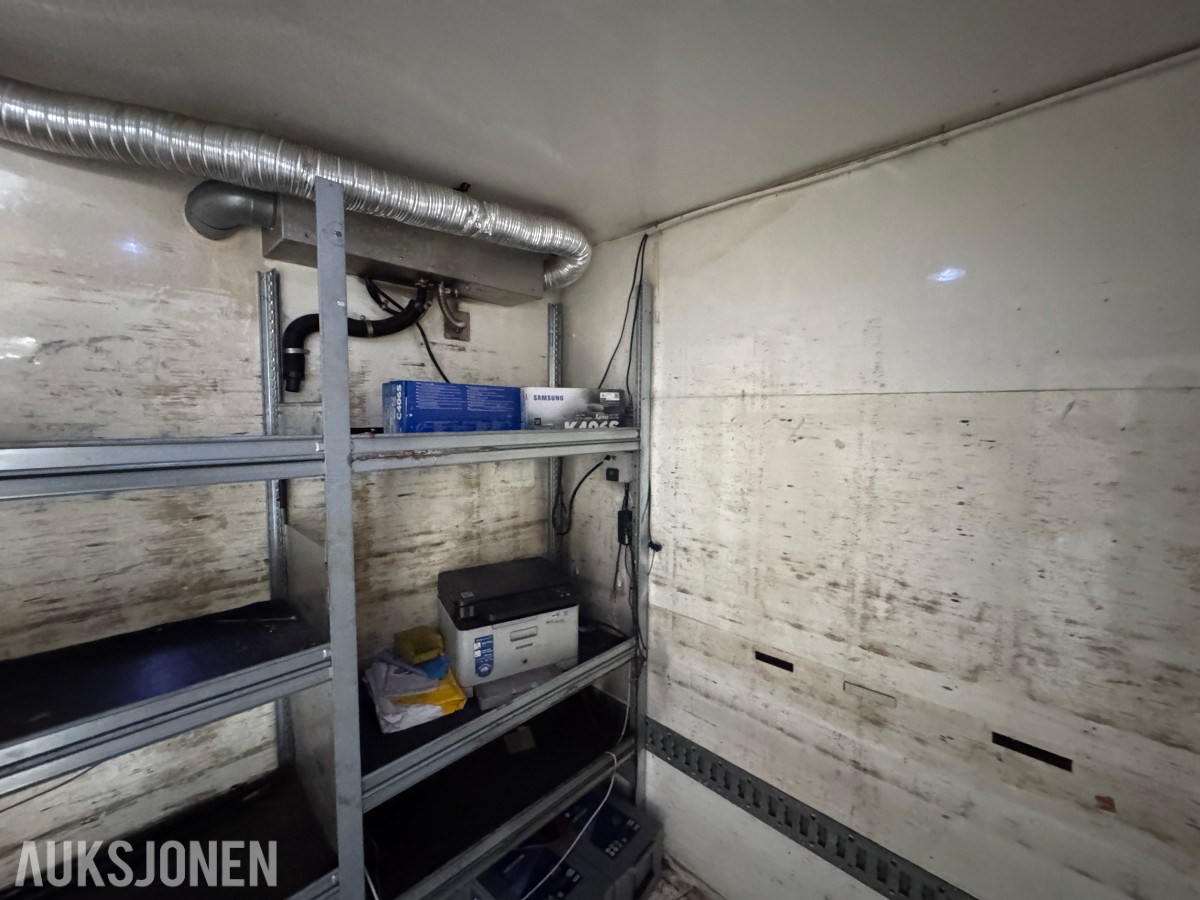 Scania R 480 skapbil med bakløfter, Opticruise, ryggekamera og hengerfeste