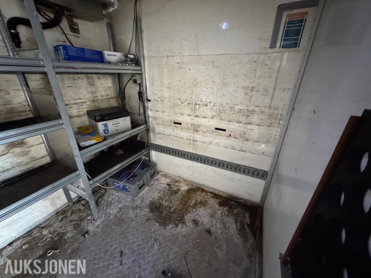 Scania R 480 skapbil med bakløfter, Opticruise, ryggekamera og hengerfeste