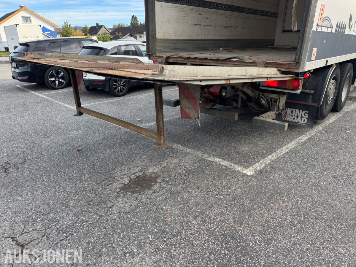 Scania R 480 skapbil med bakløfter, Opticruise, ryggekamera og hengerfeste