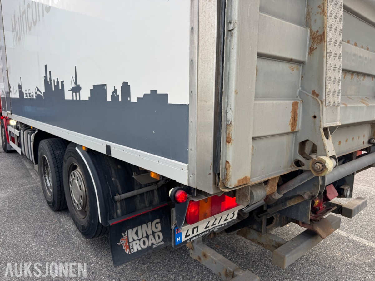 Scania R 480 skapbil med bakløfter, Opticruise, ryggekamera og hengerfeste