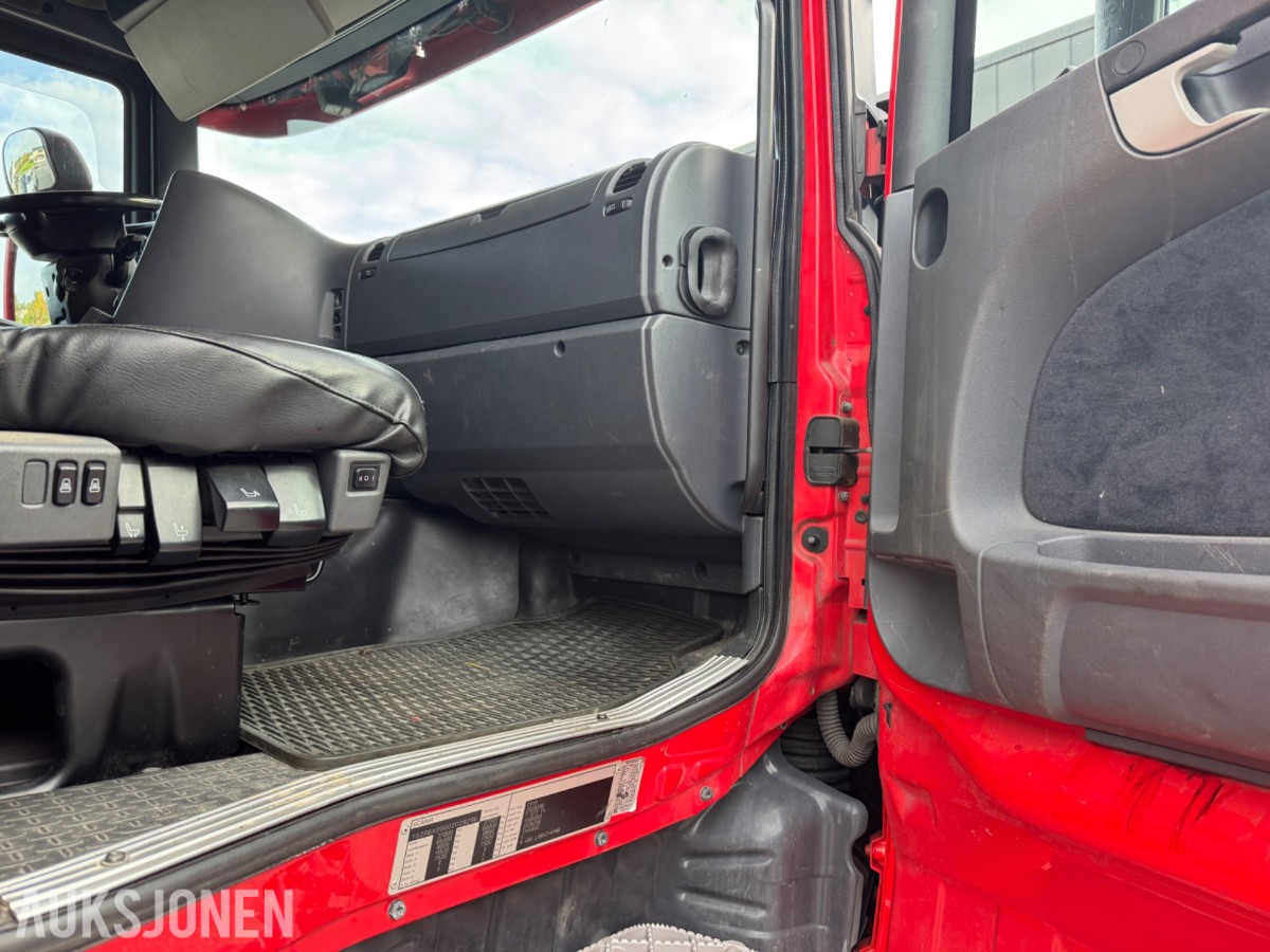 Scania R 480 skapbil med bakløfter, Opticruise, ryggekamera og hengerfeste