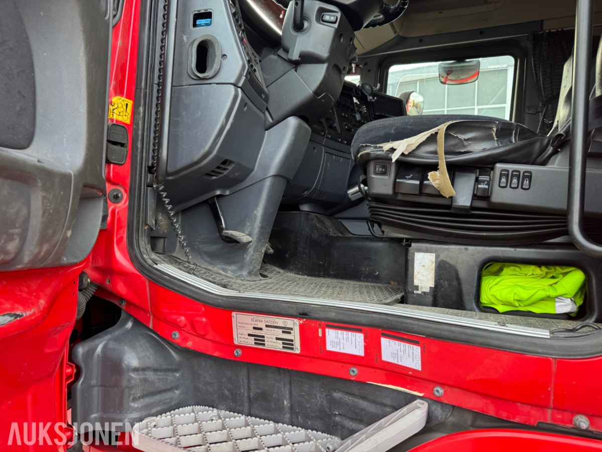 Scania R 480 skapbil med bakløfter, Opticruise, ryggekamera og hengerfeste