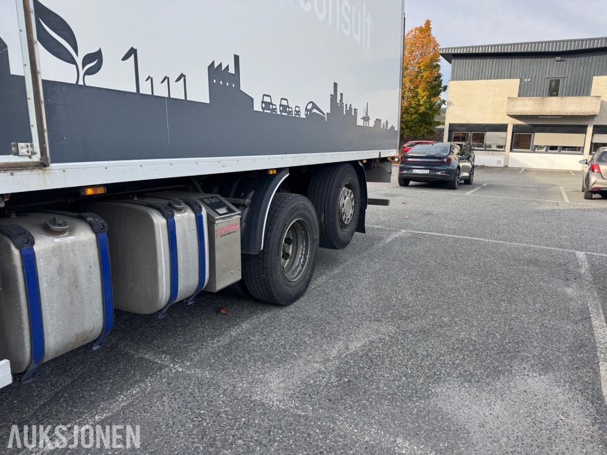 Scania R 480 skapbil med bakløfter, Opticruise, ryggekamera og hengerfeste
