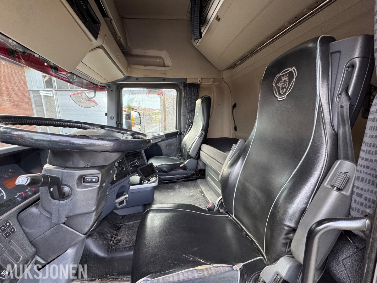 Scania R 480 skapbil med bakløfter, Opticruise, ryggekamera og hengerfeste