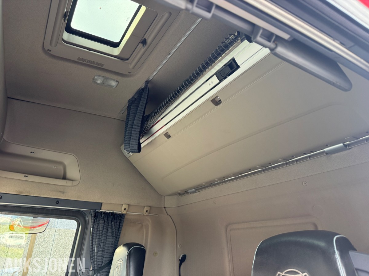 Scania R 480 skapbil med bakløfter, Opticruise, ryggekamera og hengerfeste