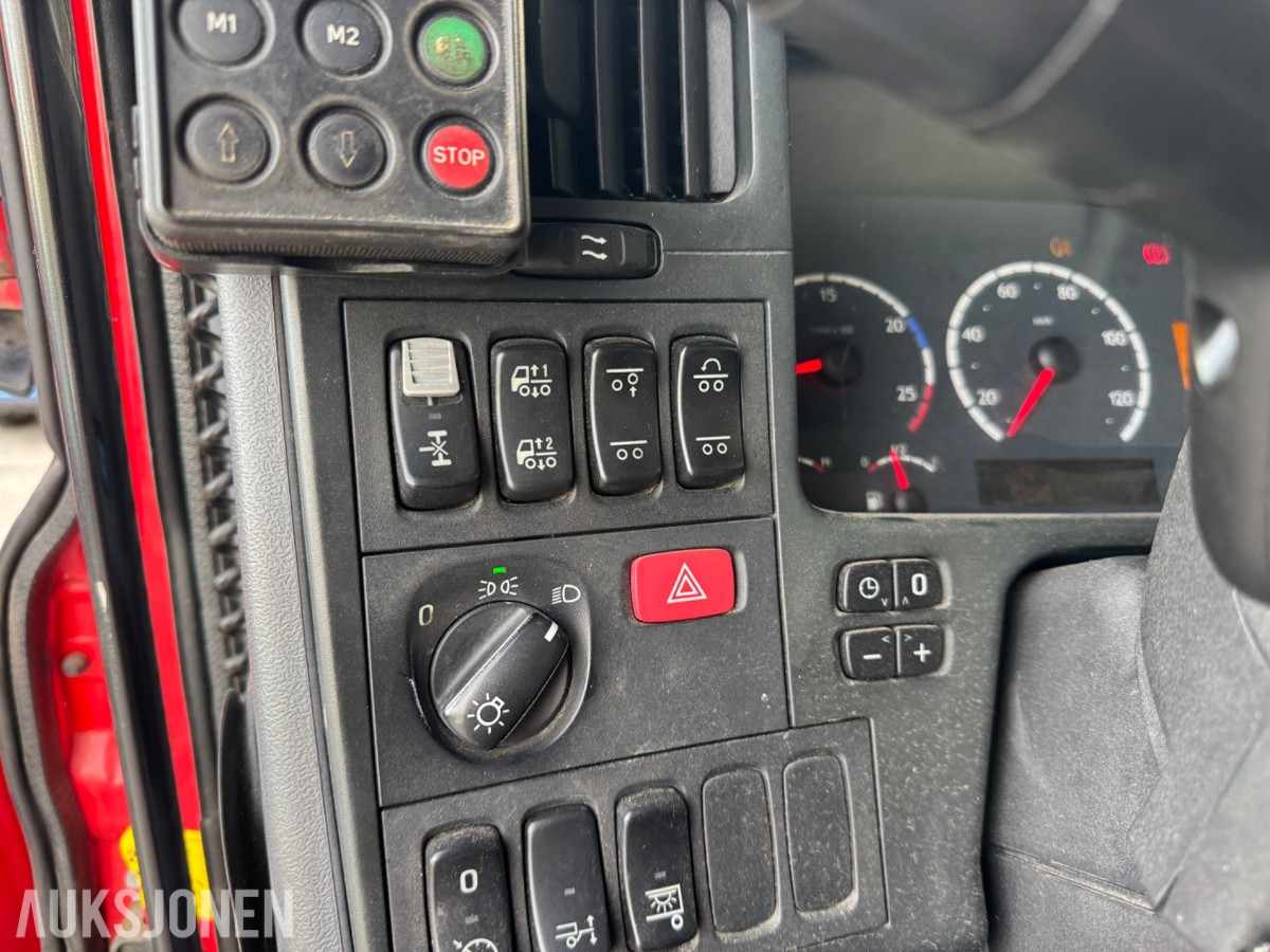 Scania R 480 skapbil med bakløfter, Opticruise, ryggekamera og hengerfeste