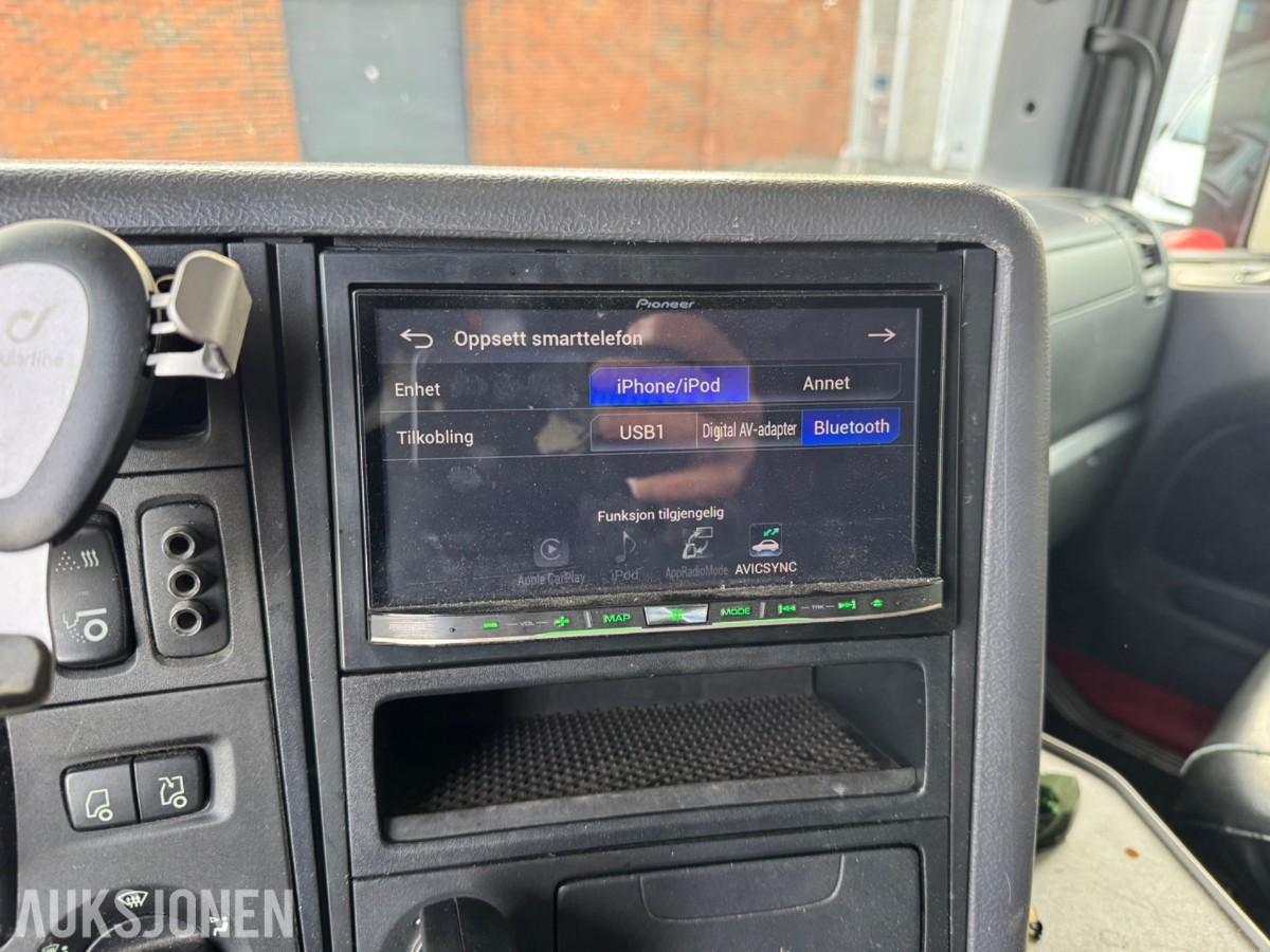 Scania R 480 skapbil med bakløfter, Opticruise, ryggekamera og hengerfeste