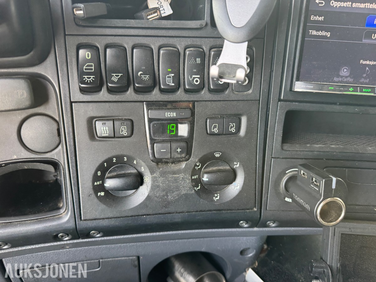 Scania R 480 skapbil med bakløfter, Opticruise, ryggekamera og hengerfeste