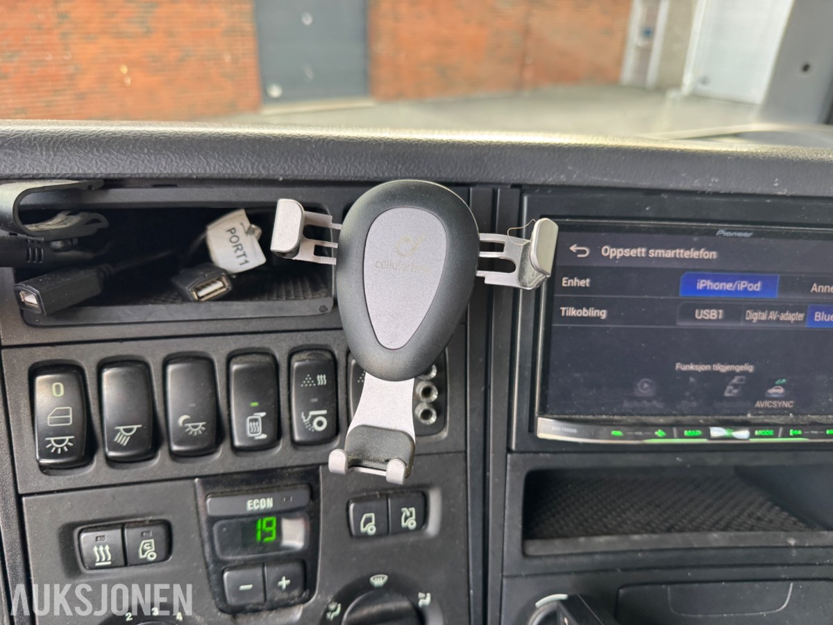 Scania R 480 skapbil med bakløfter, Opticruise, ryggekamera og hengerfeste