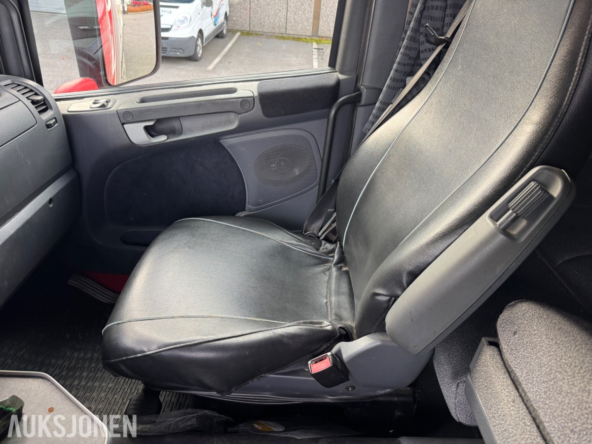 Scania R 480 skapbil med bakløfter, Opticruise, ryggekamera og hengerfeste