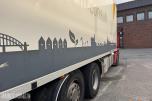Scania R 480 skapbil med bakløfter, Opticruise, ryggekamera og hengerfeste