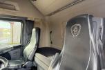 Scania R 480 skapbil med bakløfter, Opticruise, ryggekamera og hengerfeste
