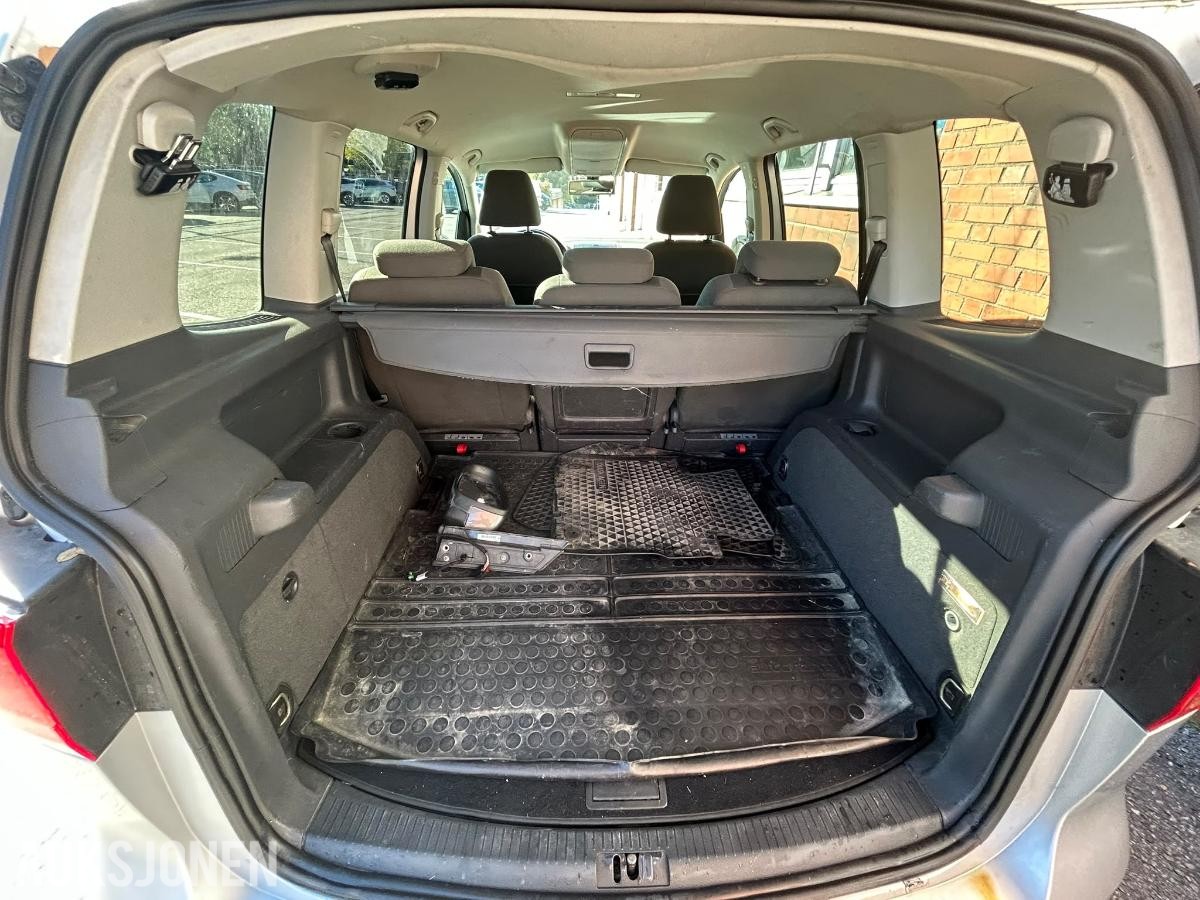2012 Volkswagen Touran 1.6L TDI 105HK 7 SETER hengerfeste
