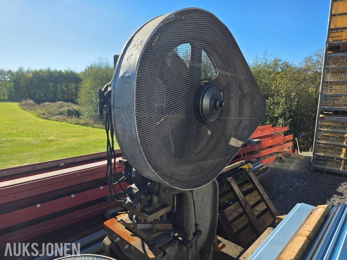 Mekanisk eksenterpresse  / stansemaskin med svinghjul og elektrisk motor