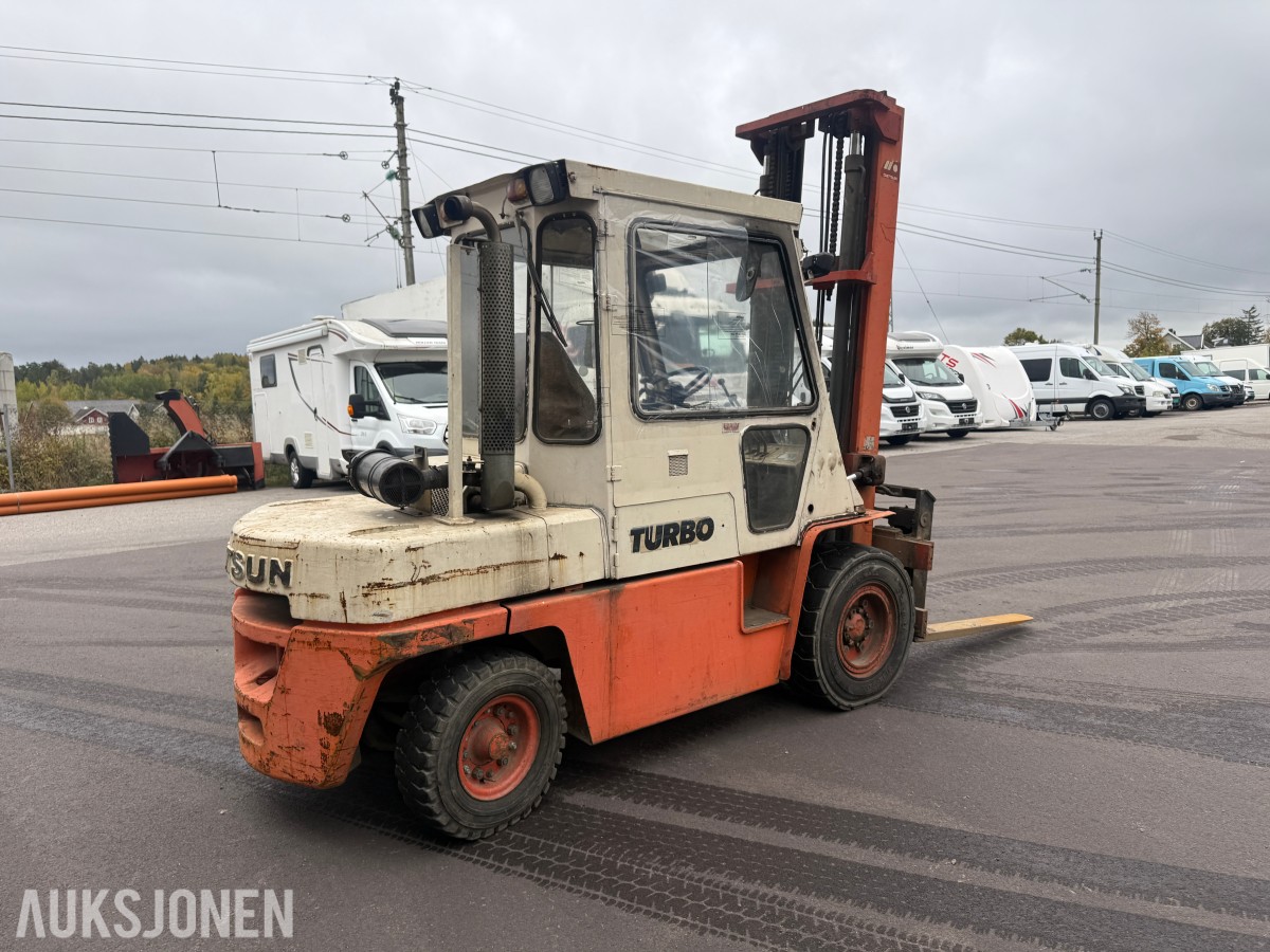 1983 Datsun YGF03A40 dieseltruck - løftekapasitet 4 000 kg
