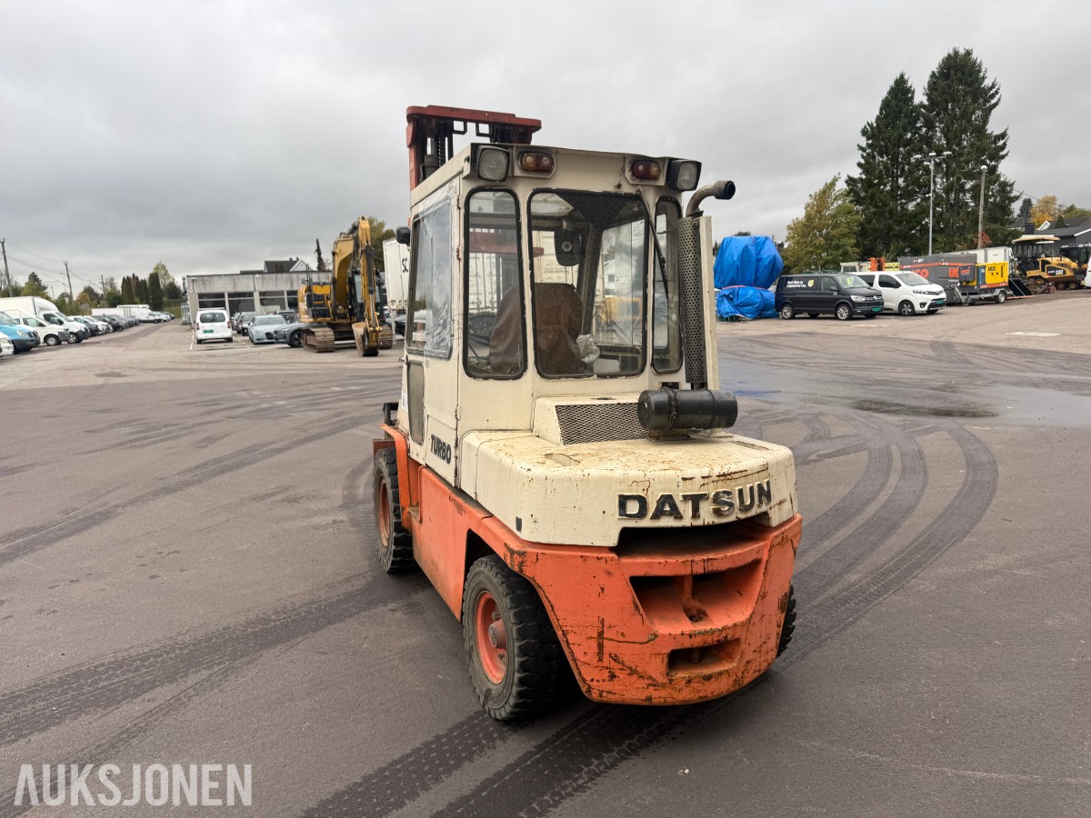 1983 Datsun YGF03A40 dieseltruck - løftekapasitet 4 000 kg