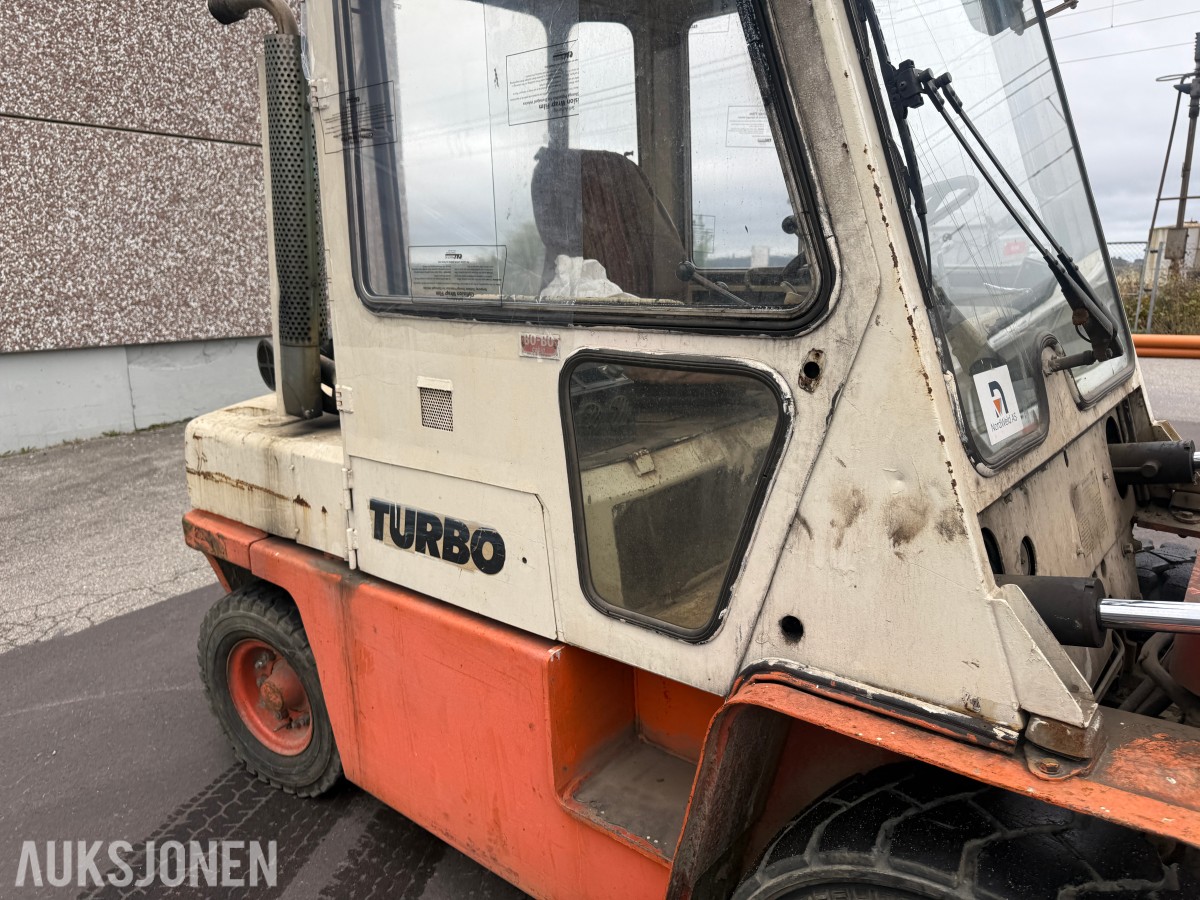 1983 Datsun YGF03A40 dieseltruck - løftekapasitet 4 000 kg