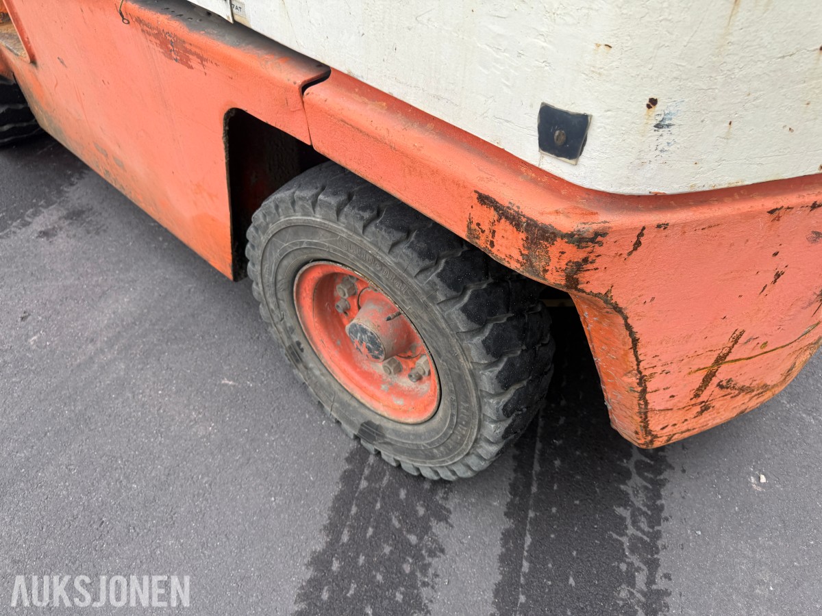 1983 Datsun YGF03A40 dieseltruck - løftekapasitet 4 000 kg