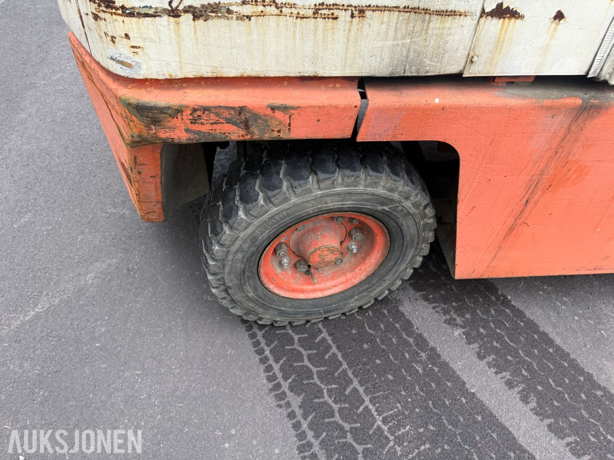 1983 Datsun YGF03A40 dieseltruck - løftekapasitet 4 000 kg