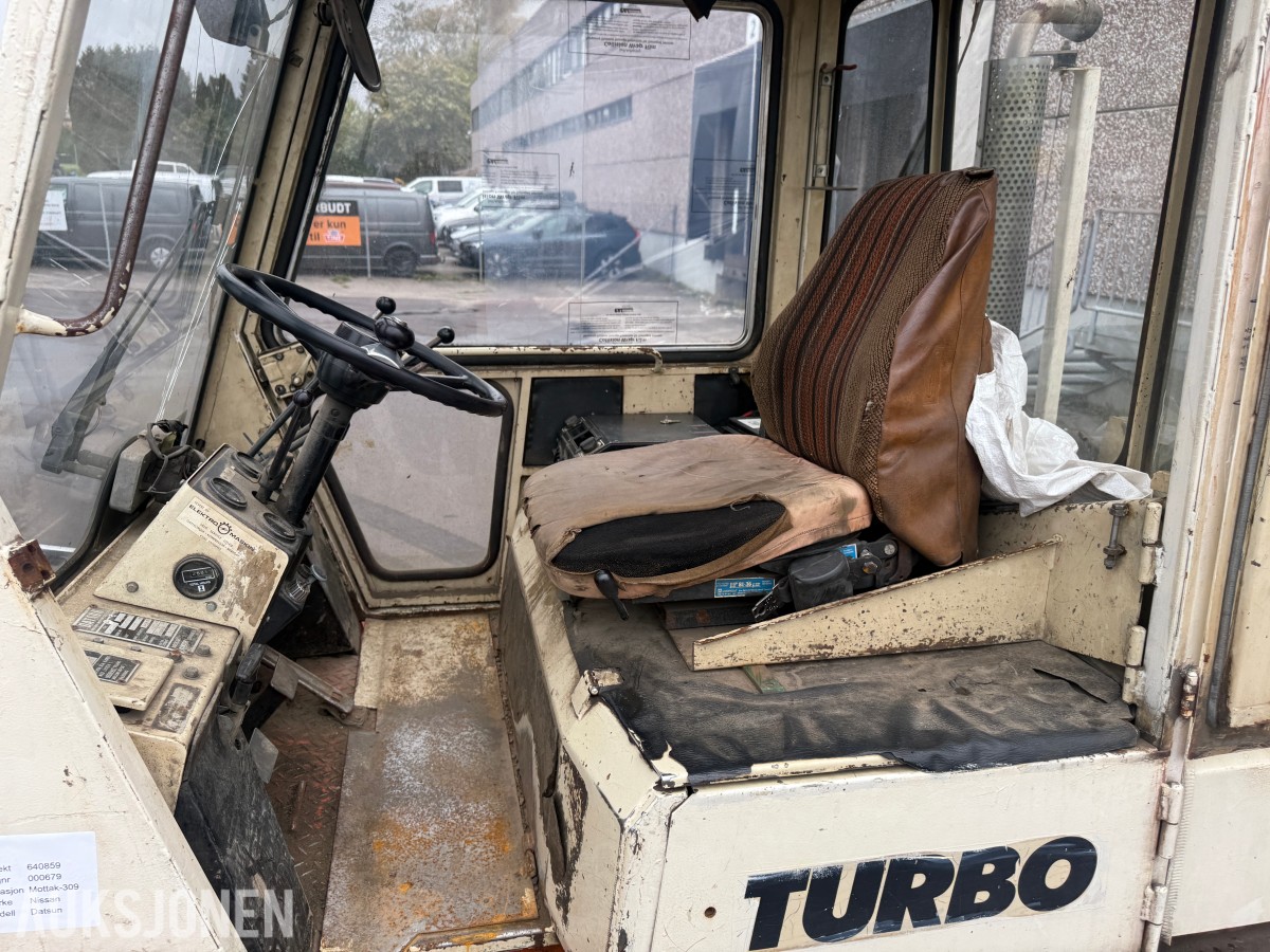 1983 Datsun YGF03A40 dieseltruck - løftekapasitet 4 000 kg