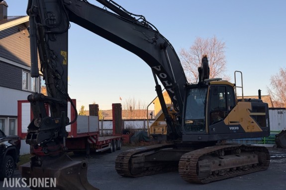 2014 Volvo EC300EL Beltegraver, ca. 6972 t, Leica iCON GPS 80, rototilt og pusseskuffe