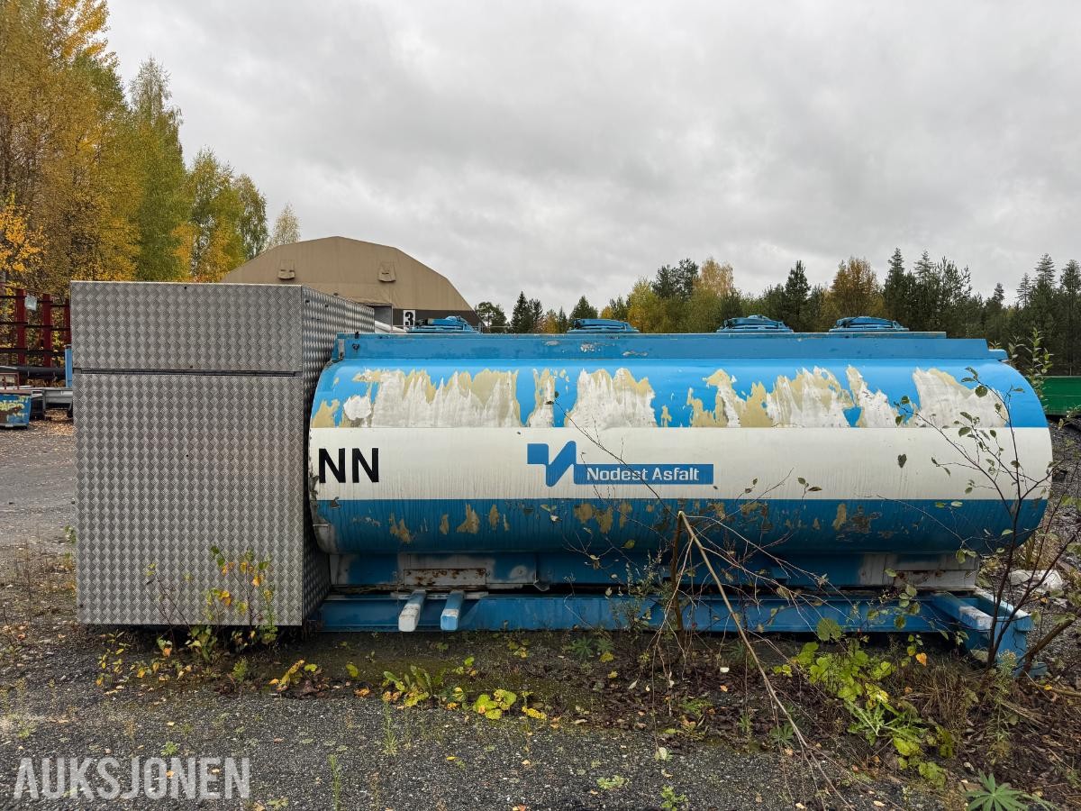 1900 Vanntank på krokramme  / 4 stk skott
