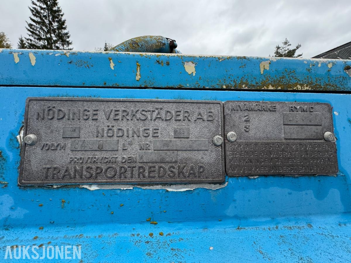 1900 Vanntank på krokramme  / 4 stk skott