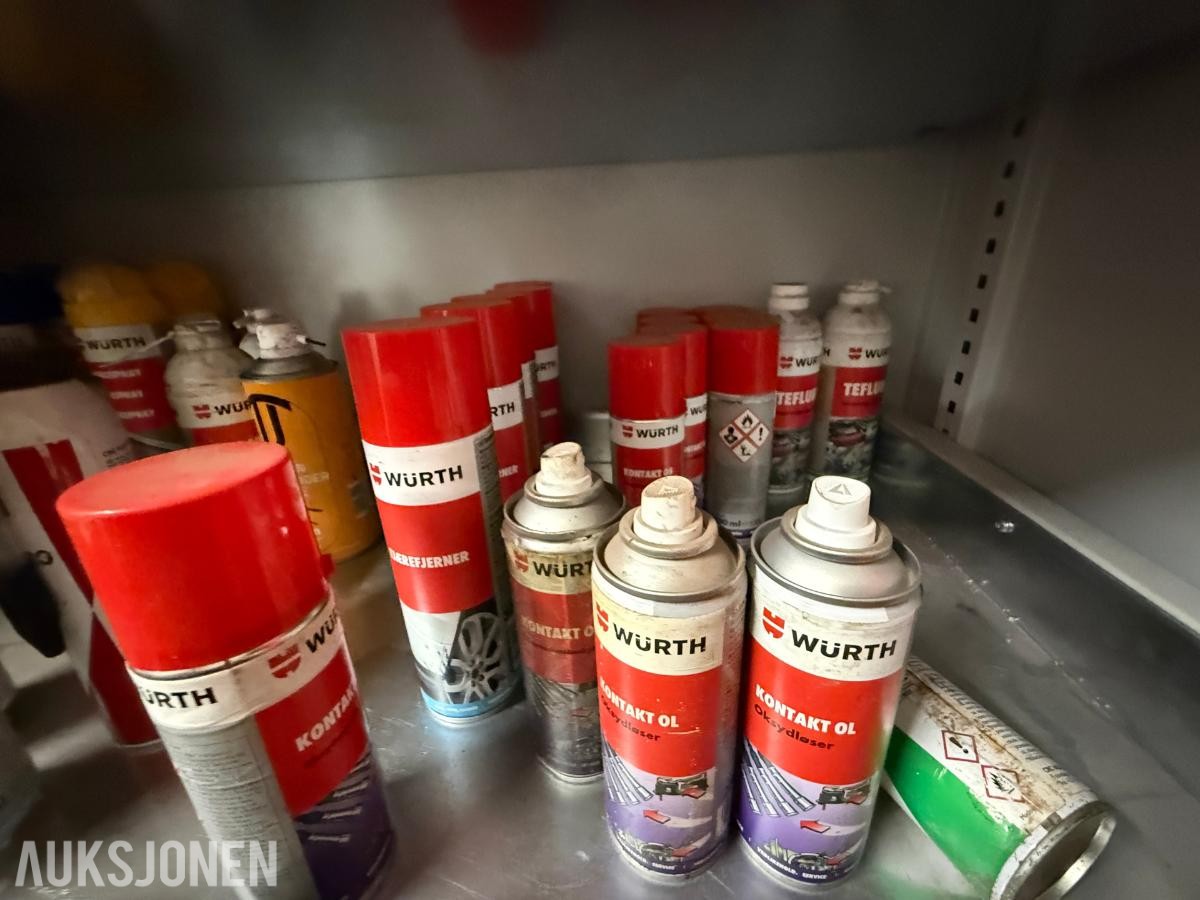 Wurth skap med innhold og merketralle med spray