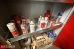 Wurth skap med innhold og merketralle med spray
