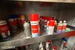 Wurth skap med innhold og merketralle med spray