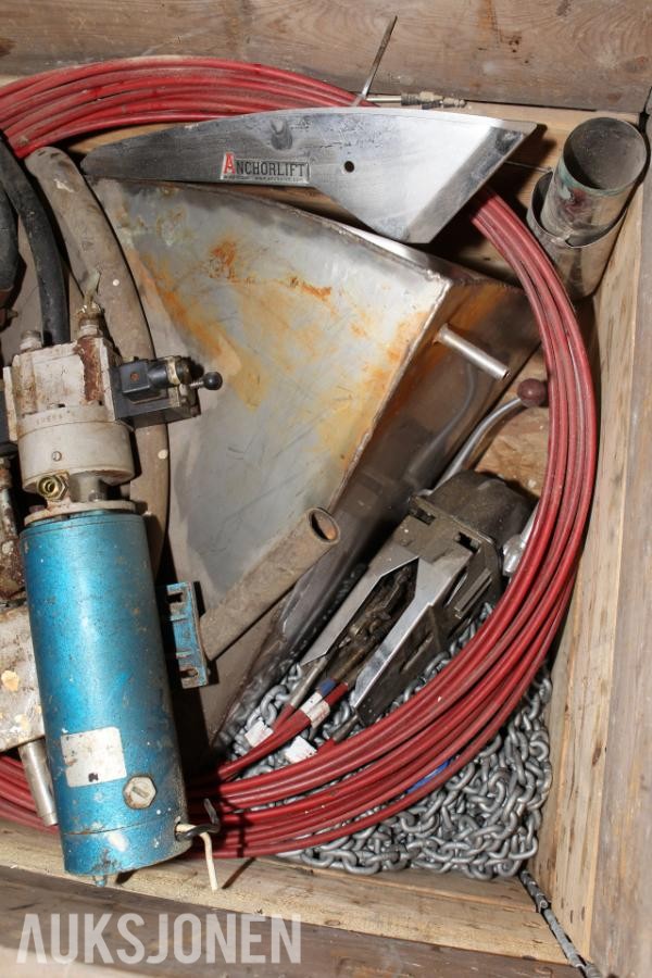 8,5 meter servicebåt/arbeidsbåt/fiskebåt/fritidsbåt, ukjent årsmodell - Oppussingsprosjek