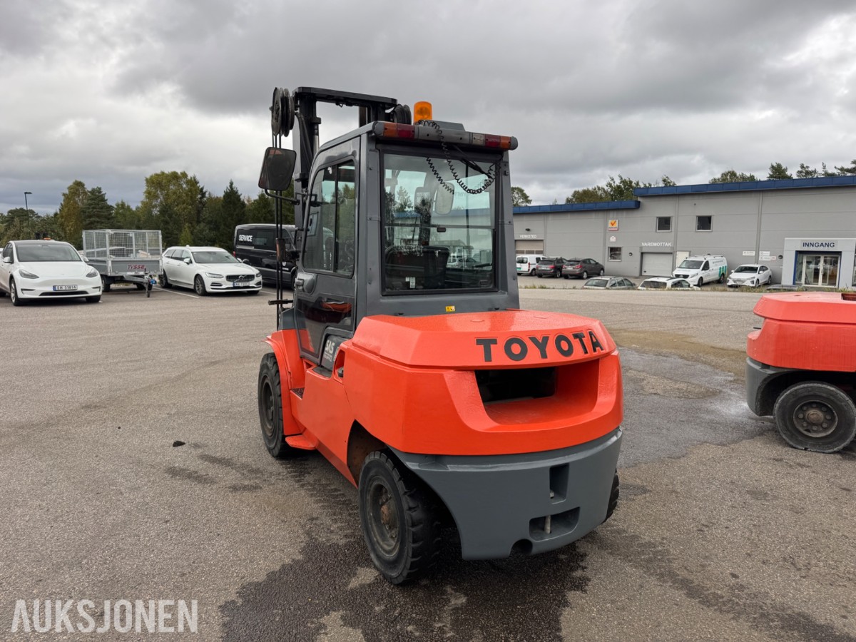 Toyota 02-7FD45 motvektstruck, spreder, sideskift, friløft