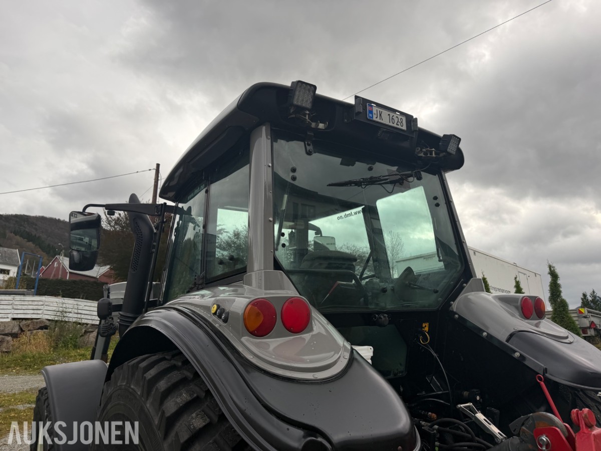 2006 Valtra T190 Traktor, frontlaster, 250 hk, brøyteplate og kjettinger